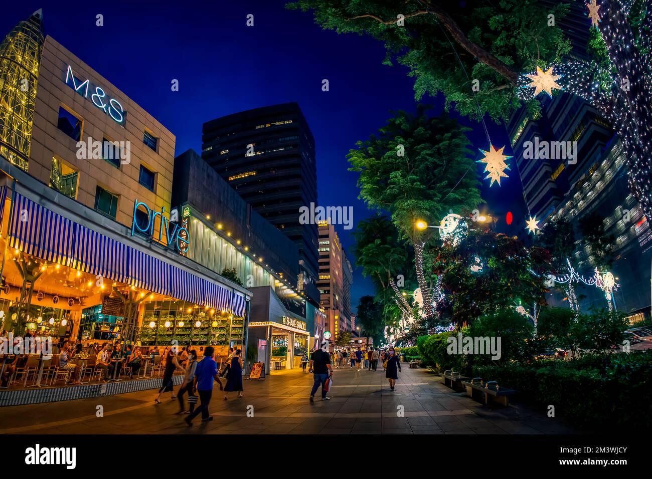 Luci e decorazioni natalizie lungo Orchard Road, Singapore. Foto Stock