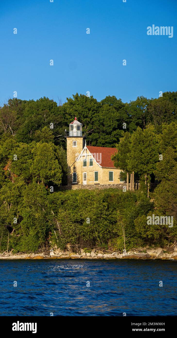 Il faro di Eagle Bluff in una giornata di sole nel Peninsula state Park a Door County, Wisconsin Foto Stock