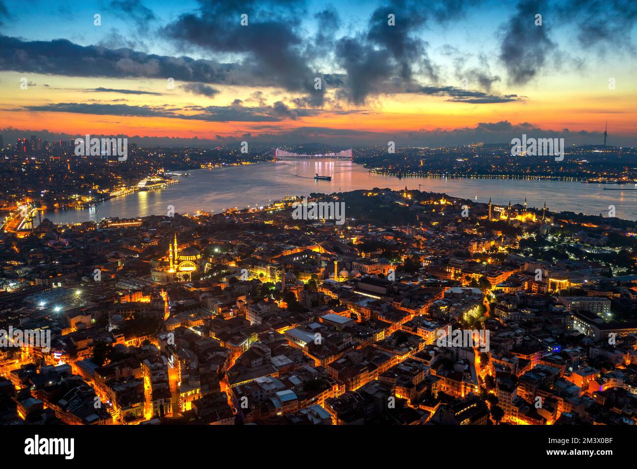 Istanbul città al crepuscolo in Turchia. Foto Stock