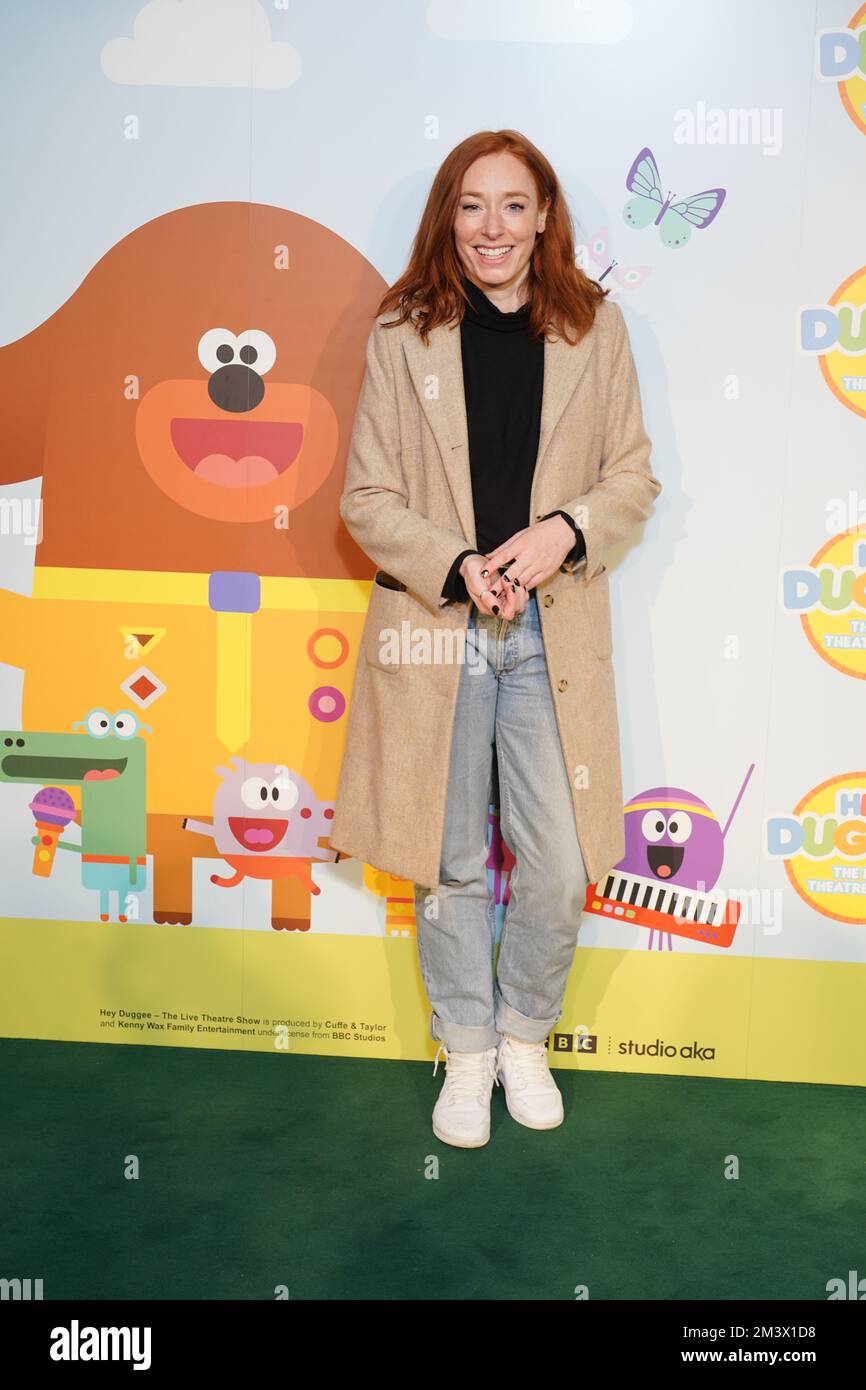 SOLO PER USO EDITORIALE il Dr Hannah Fry partecipa a una performance di gala di Hey Duggee, il Live Theatre Show al Royal Festival Hall del Southbank Centre, Londra. Data immagine: Sabato 17 dicembre 2022. Foto Stock