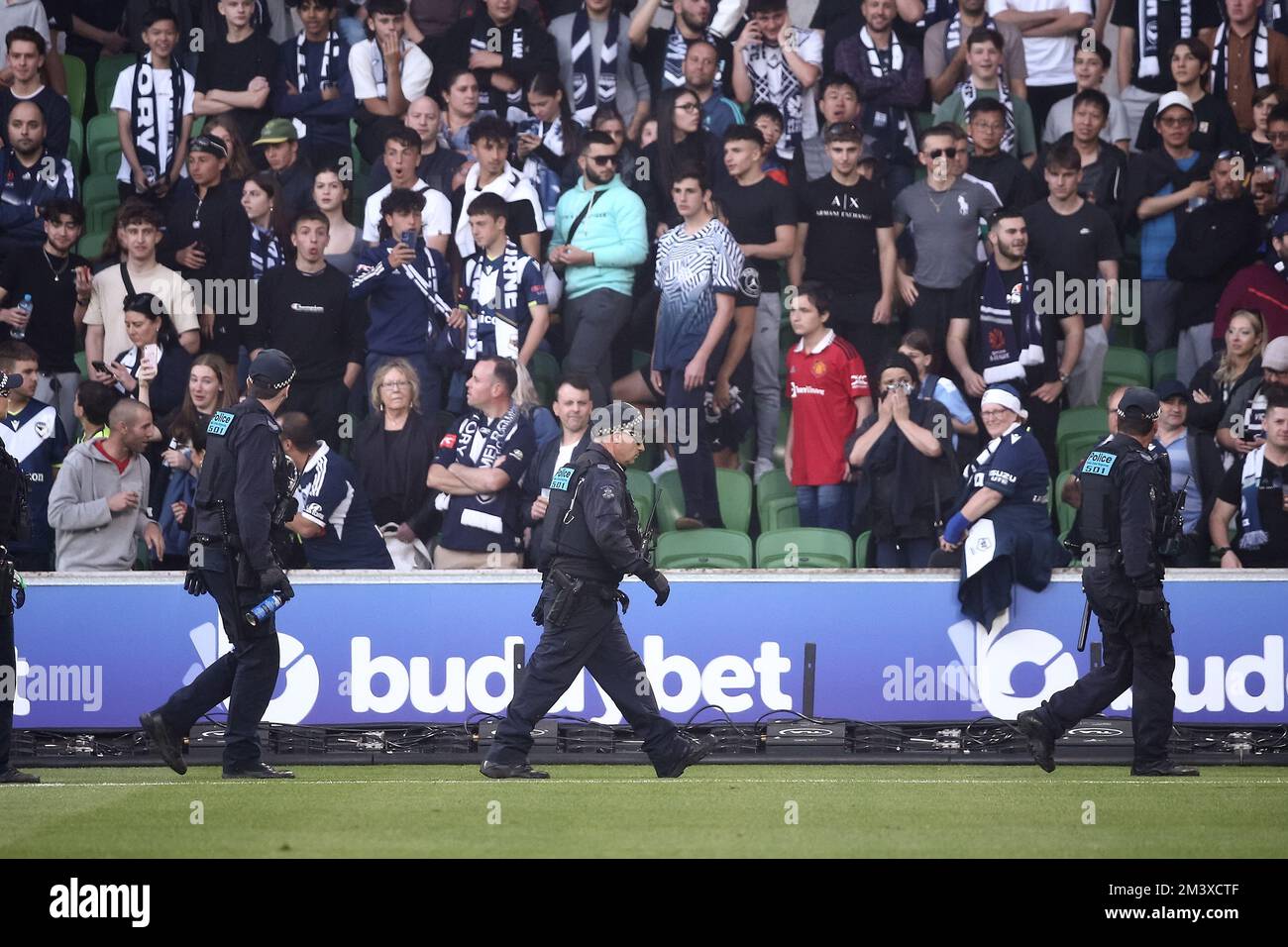 Melbourne, Australia, 17 dicembre 2022. La squadra di poliziotto si vede durante la Partita di football maschile della A-League tra Melbourne City e Melbourne Victory all'AAMI Park il 17 dicembre 2022 a Melbourne, Australia. Credit: Dave Hewison/Speed Media/Alamy Live News Foto Stock