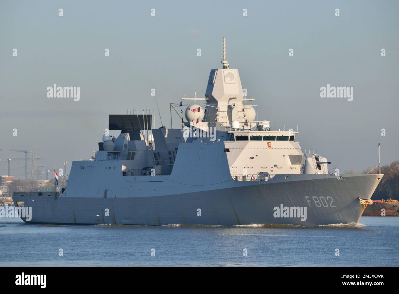 Nave da guerra olandese HNLMS De Zeven Provinciën sul Tamigi a Londra Foto Stock