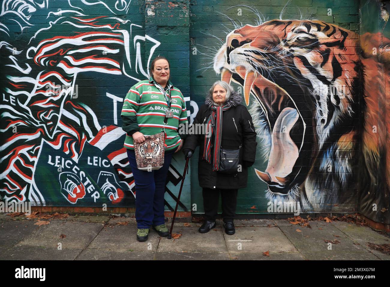 I tifosi che si sono accaniti davanti alla partita della Heineken Champions Cup al Mattioli Woods Welford Road Stadium, Leicester. Data immagine: Sabato 17 dicembre 2022. Foto Stock