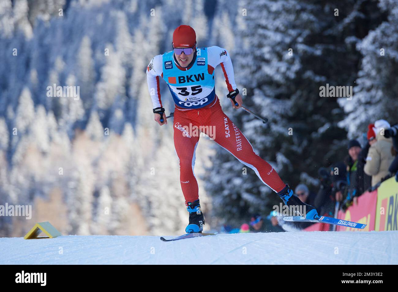 Davos, Schweiz, 17. Dicembre 2022. Roman Schaad beim Sprint Rennen am FIS Langlauf Weltcup Davos Nordic 2022 a Davos. Foto Stock
