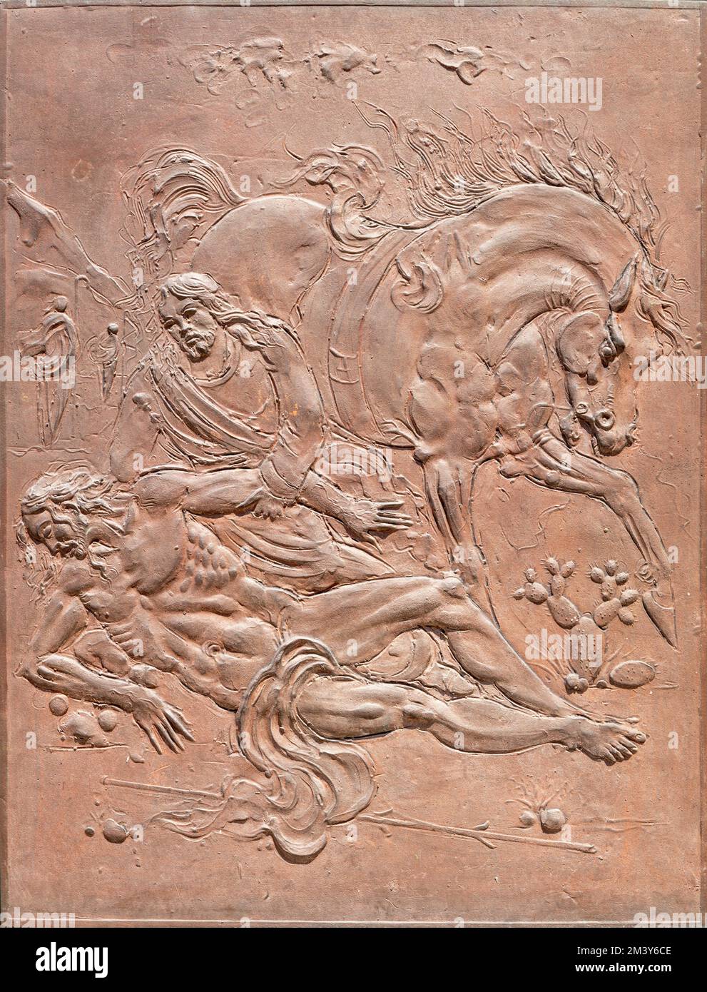 VARENNA, ITALIA - 20 LUGLIO 2022: Il moderno rilievo bronzeo della buona scena samaritana sulla porta della chiesa di Santa Marta di Giuseppe Abramini Foto Stock