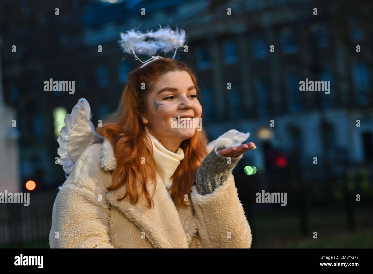 Londra, Regno Unito. 17th dicembre 2022. Protesta Ucraina - Stop Ecocide Ucraina decine di migliaia di persone e animali uccidono dopo l'invasione russa dell'Ucraina nel 17th dicembre 2022,. I manifestanti ucraini grida per più armi "armare l'Ucraina come hai promesso" sono coraggiosi difenderanno il loro paese, non c'è bisogno che gli Stati Uniti/Regno Unito/NATO combatteranno per noi. Ti basterà armarci come ti prometti fuori da Downing Street. Credit: Vedi li/Picture Capital/Alamy Live News Foto Stock