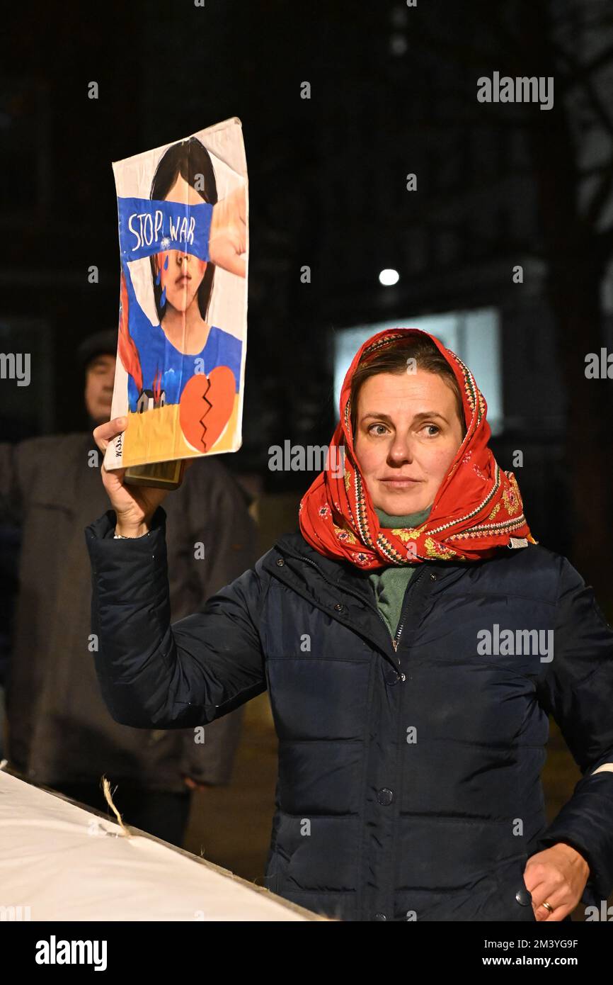 Londra, Regno Unito. 17th dicembre 2022. Protesta Ucraina - Stop Ecocide Ucraina decine di migliaia di persone e animali uccidono dopo l'invasione russa dell'Ucraina nel 17th dicembre 2022,. I manifestanti ucraini grida per più armi "armare l'Ucraina come hai promesso" sono coraggiosi difenderanno il loro paese, non c'è bisogno che gli Stati Uniti/Regno Unito/NATO combatteranno per noi. Ti basterà armarci come ti prometti fuori da Downing Street. Credit: Vedi li/Picture Capital/Alamy Live News Foto Stock