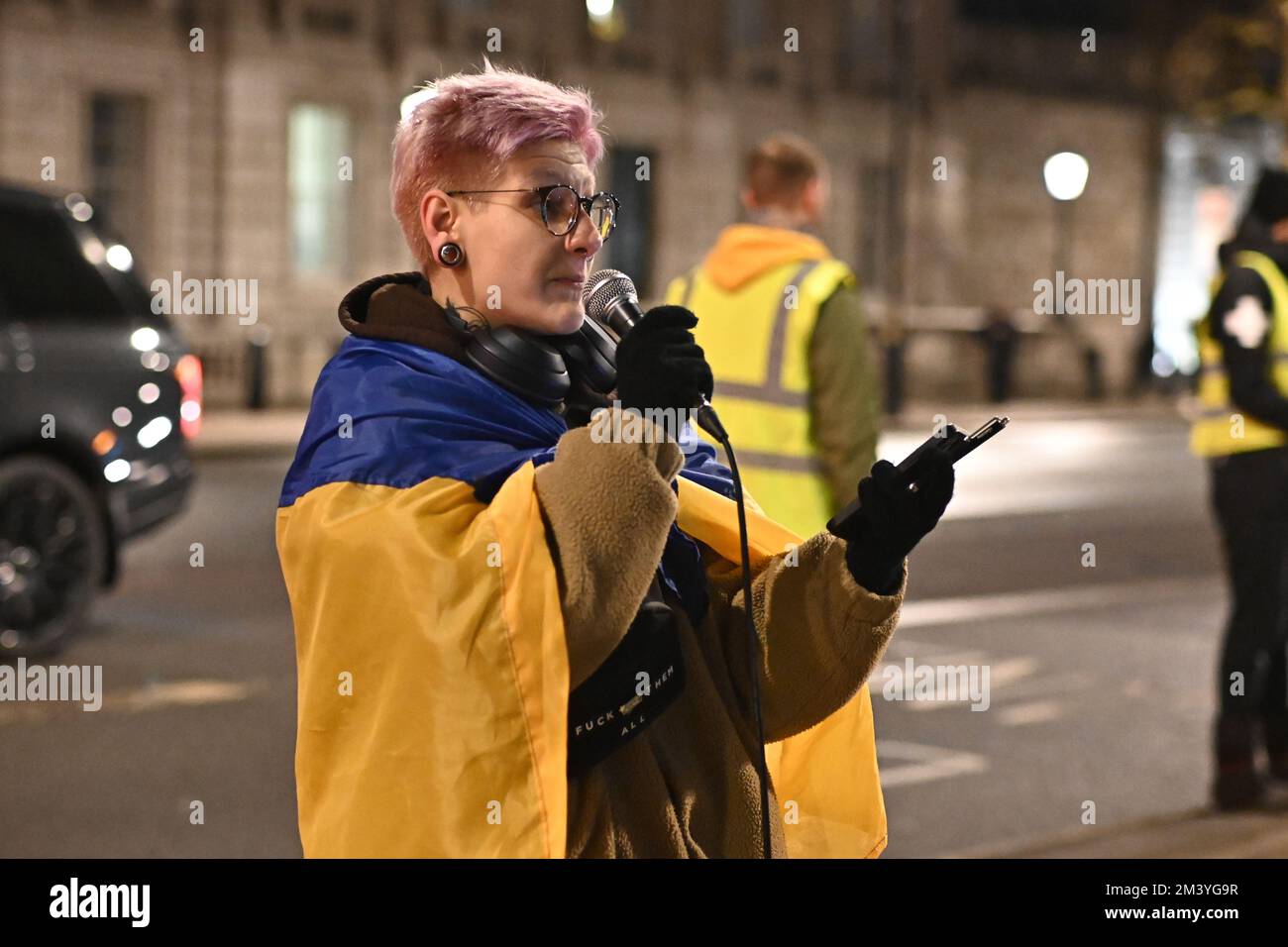 Londra, Regno Unito. 17th dicembre 2022. Protesta Ucraina - Stop Ecocide Ucraina decine di migliaia di persone e animali uccidono dopo l'invasione russa dell'Ucraina nel 17th dicembre 2022,. I manifestanti ucraini grida per più armi "armare l'Ucraina come hai promesso" sono coraggiosi difenderanno il loro paese, non c'è bisogno che gli Stati Uniti/Regno Unito/NATO combatteranno per noi. Ti basterà armarci come ti prometti fuori da Downing Street. Credit: Vedi li/Picture Capital/Alamy Live News Foto Stock