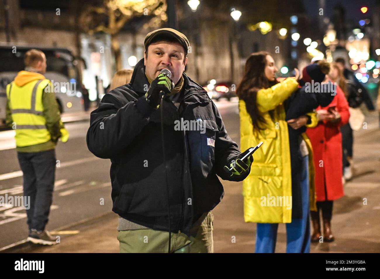 Londra, Regno Unito. 17th dicembre 2022. Protesta Ucraina - Stop Ecocide Ucraina decine di migliaia di persone e animali uccidono dopo l'invasione russa dell'Ucraina nel 17th dicembre 2022,. I manifestanti ucraini grida per più armi "armare l'Ucraina come hai promesso" sono coraggiosi difenderanno il loro paese, non c'è bisogno che gli Stati Uniti/Regno Unito/NATO combatteranno per noi. Ti basterà armarci come ti prometti fuori da Downing Street. Credit: Vedi li/Picture Capital/Alamy Live News Foto Stock