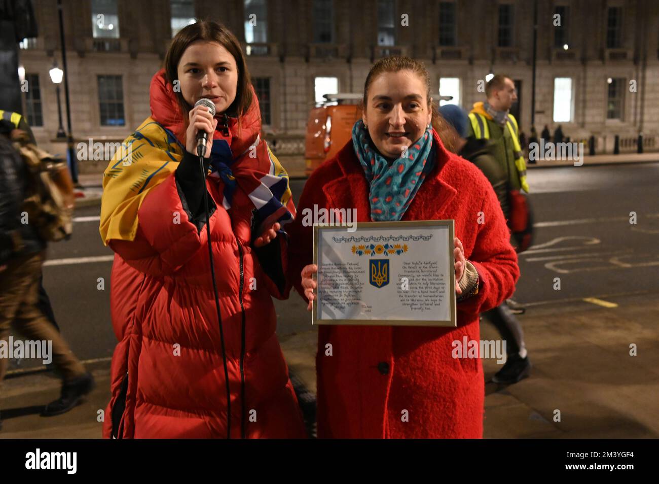 Londra, Regno Unito. 17th dicembre 2022. Protesta Ucraina - Stop Ecocide Ucraina decine di migliaia di persone e animali uccidono dopo l'invasione russa dell'Ucraina nel 17th dicembre 2022,. I manifestanti ucraini grida per più armi "armare l'Ucraina come hai promesso" sono coraggiosi difenderanno il loro paese, non c'è bisogno che gli Stati Uniti/Regno Unito/NATO combatteranno per noi. Ti basterà armarci come ti prometti fuori da Downing Street. Credit: Vedi li/Picture Capital/Alamy Live News Foto Stock