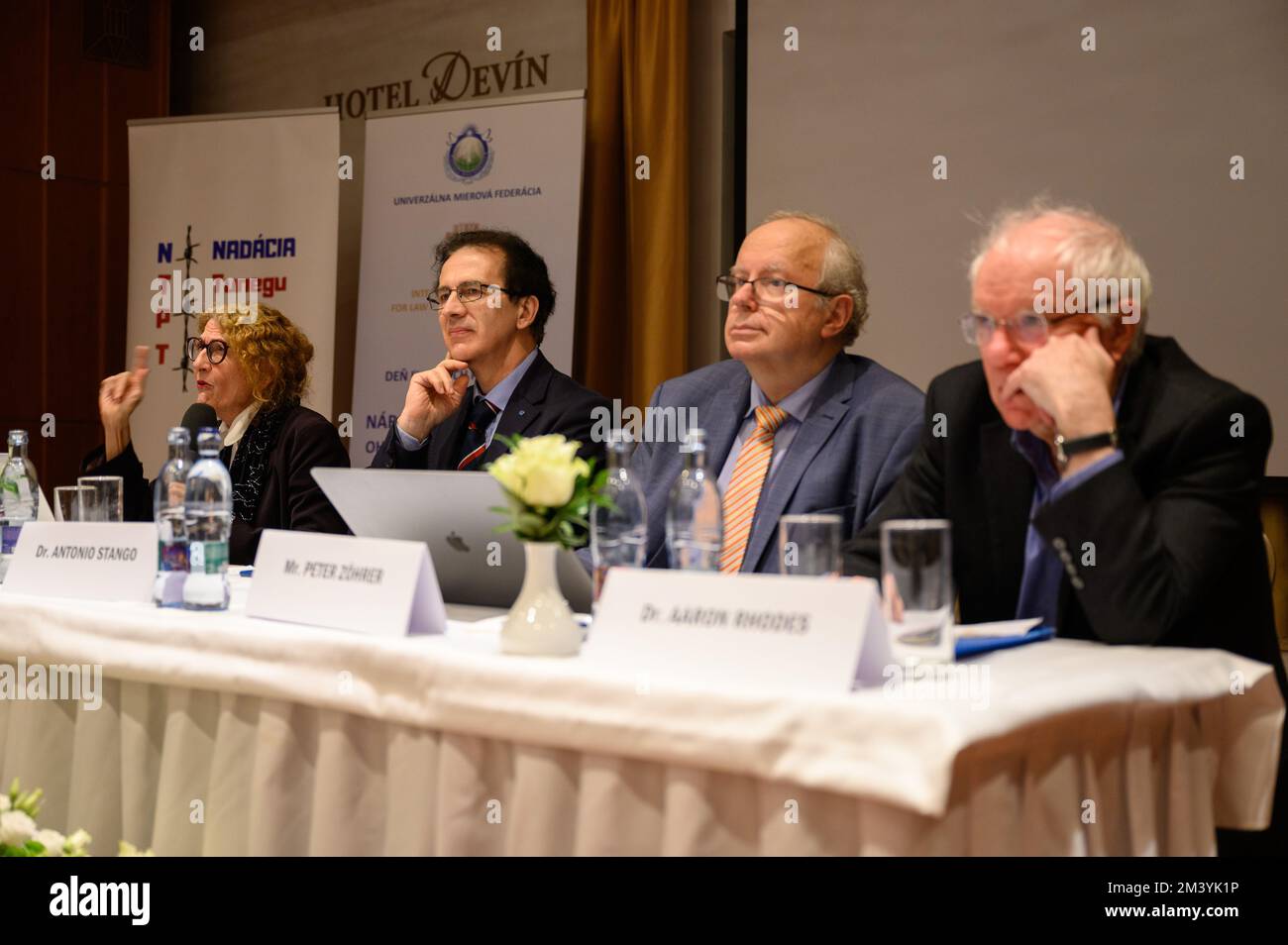 Chantal Chételat Komagata intervenendo alla Conferenza "libertà religiosa - il diritto umano sotto attacco" a Bratislava, Slovacchia. 2022/12/09. Foto Stock