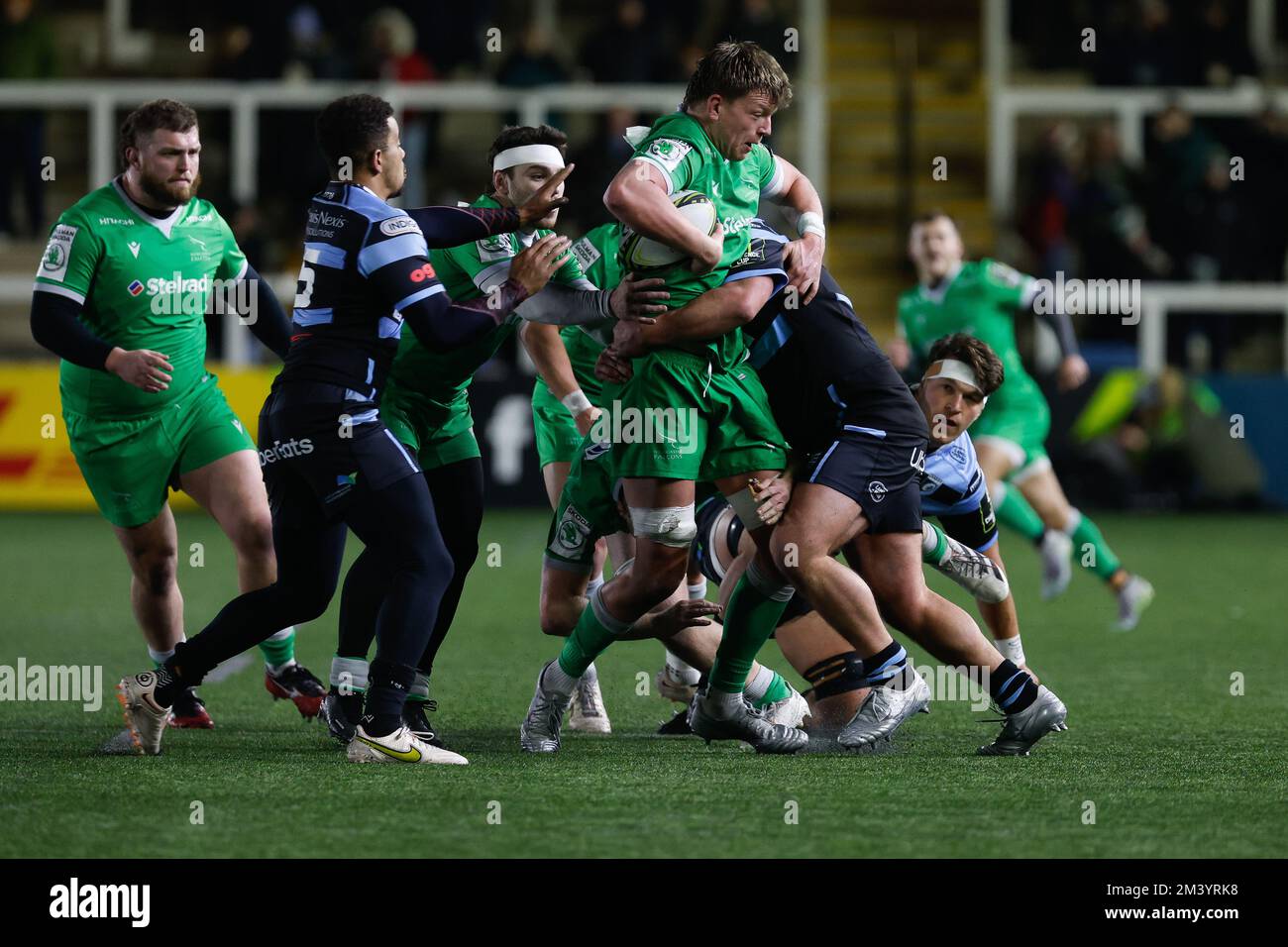 Newcastle, Regno Unito. 17th Dec, 2022. Josh Peters di Newcastle Falcons in azione durante la partita della European Rugby Challenge Cup tra Newcastle Falcons e Cardiff Blues a Kingston Park, Newcastle, sabato 17th dicembre 2022. (Credit: Chris Lishman | NOTIZIE MI) Credit: NOTIZIE MI & Sport /Alamy Live News Foto Stock