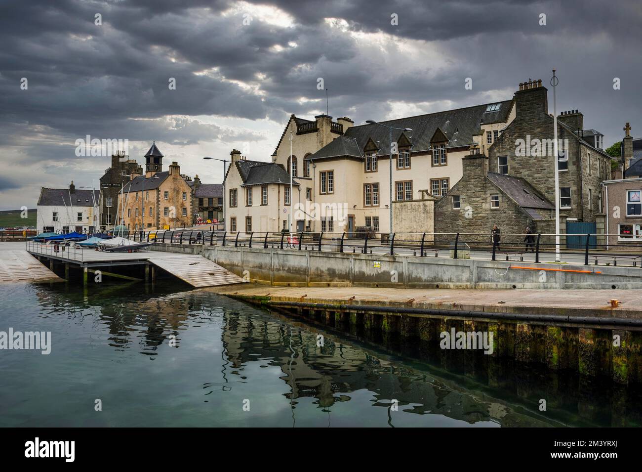 Lungomare di Lerwick, capitale, delle isole Shetland, Regno Unito Foto Stock