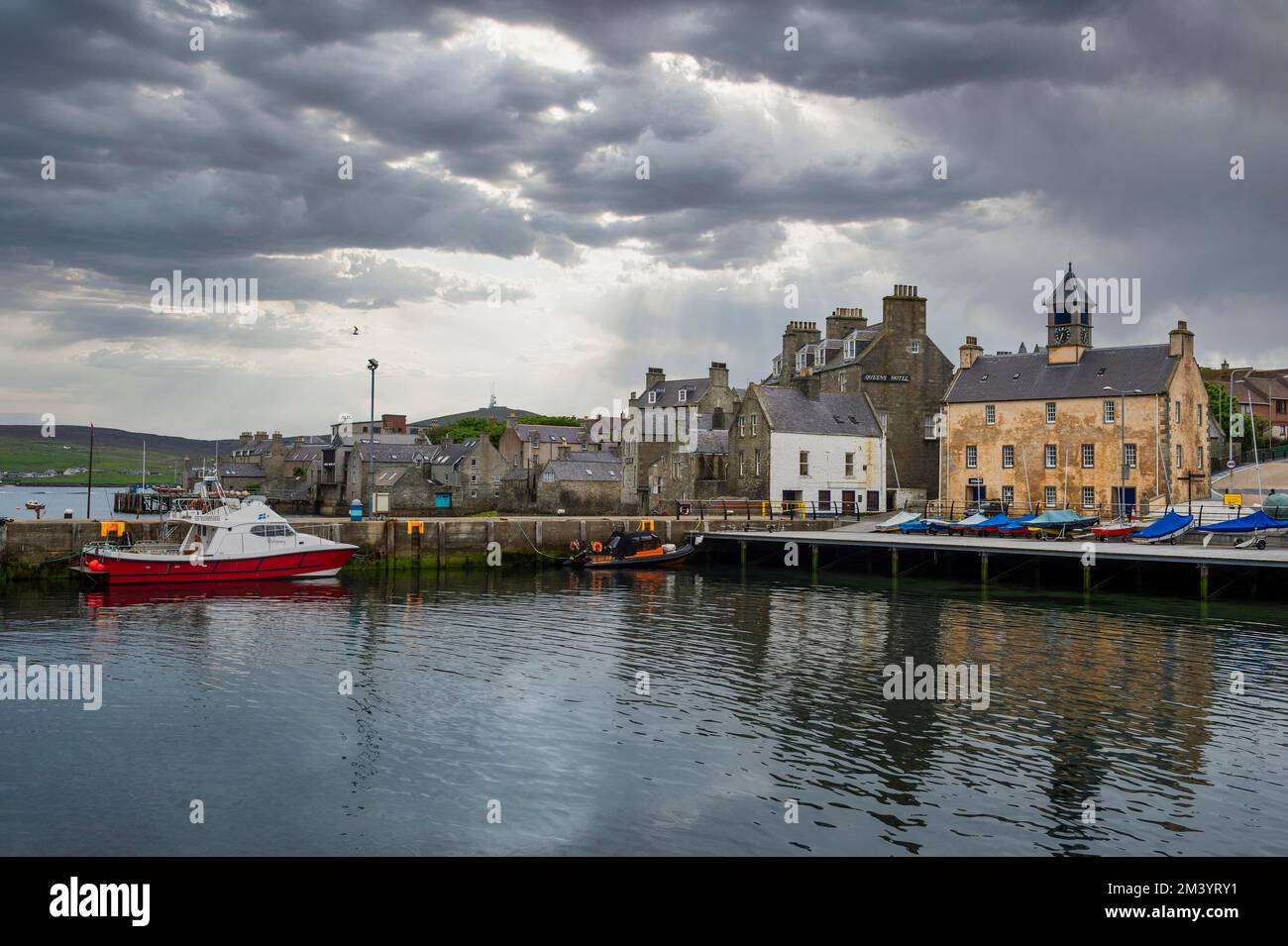 Lungomare di Lerwick, capitale, delle isole Shetland, Regno Unito Foto Stock