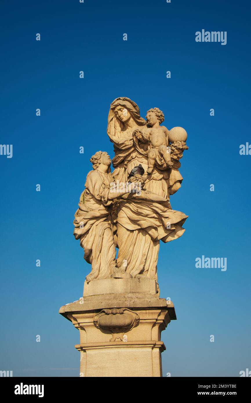 Statua di San Anna sul ponte Carlo, Praga. Repubblica Ceca. Foto Stock