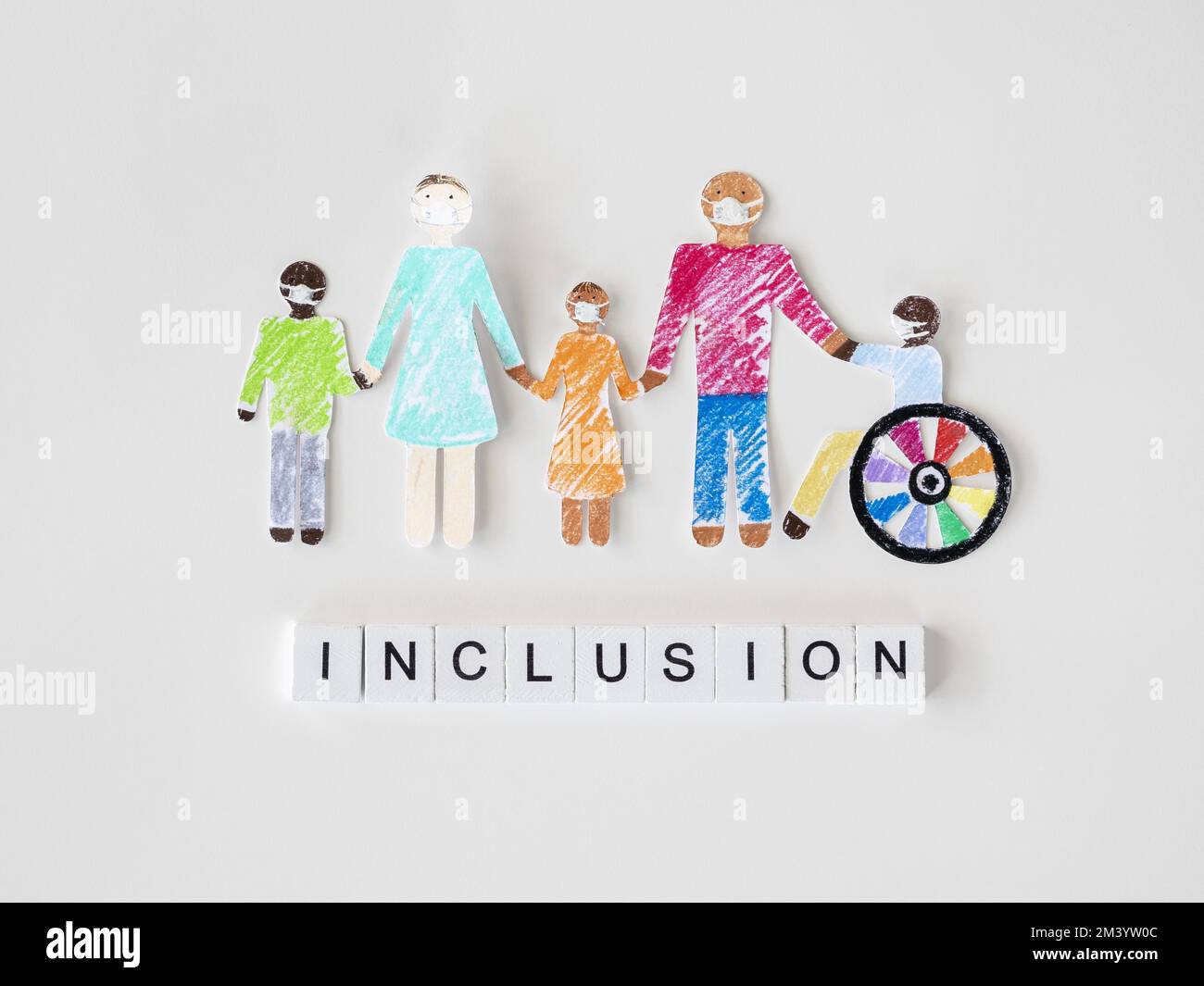 Famiglia con persone disabili cutout carta inclusione concetto Foto Stock