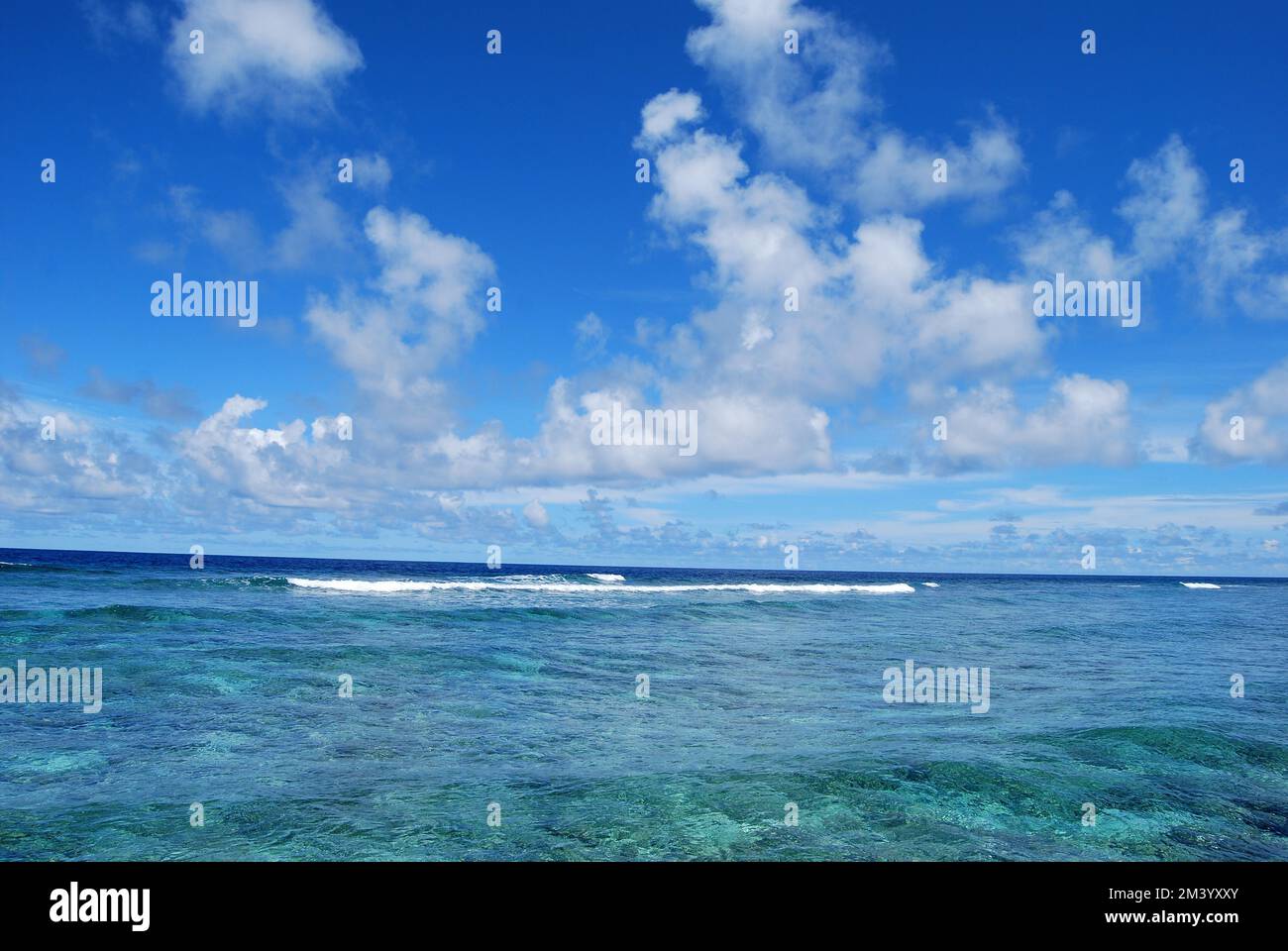 Altocumulus nuvole sulla laguna nell'Oceano Pacifico, Yap Island, Yap, Stati Federati di Micronesia FSM Foto Stock