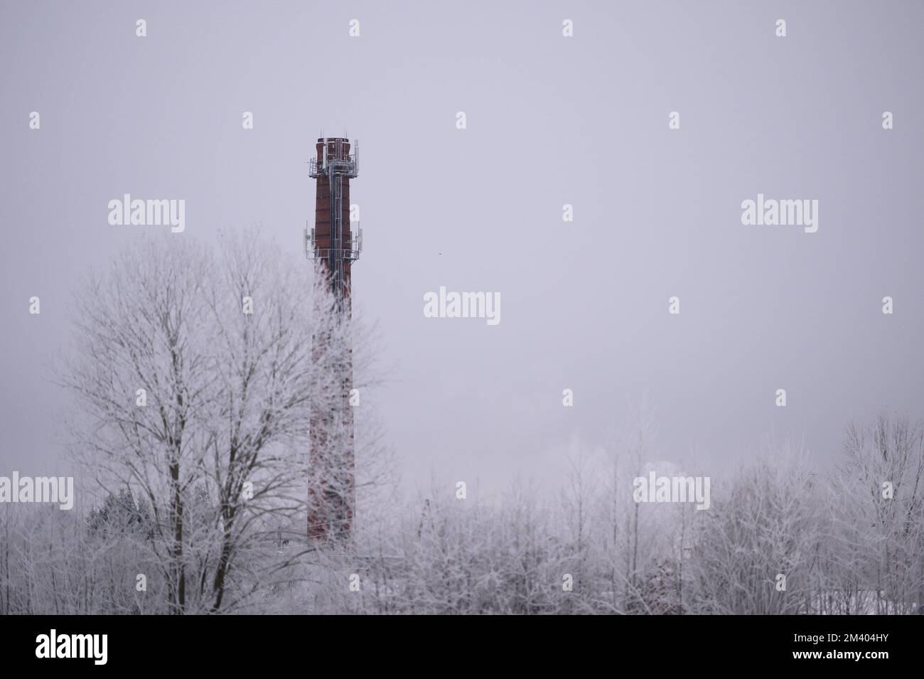 Torre ad acqua con installazioni da 5 g. Foto Stock