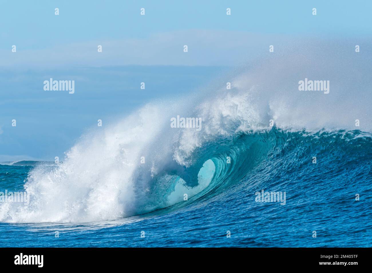 Grandi onde che si infrangono al surf break di Burrow, Cape Range National Park, Exmouth, Australia Occidentale, Australia. Foto Stock