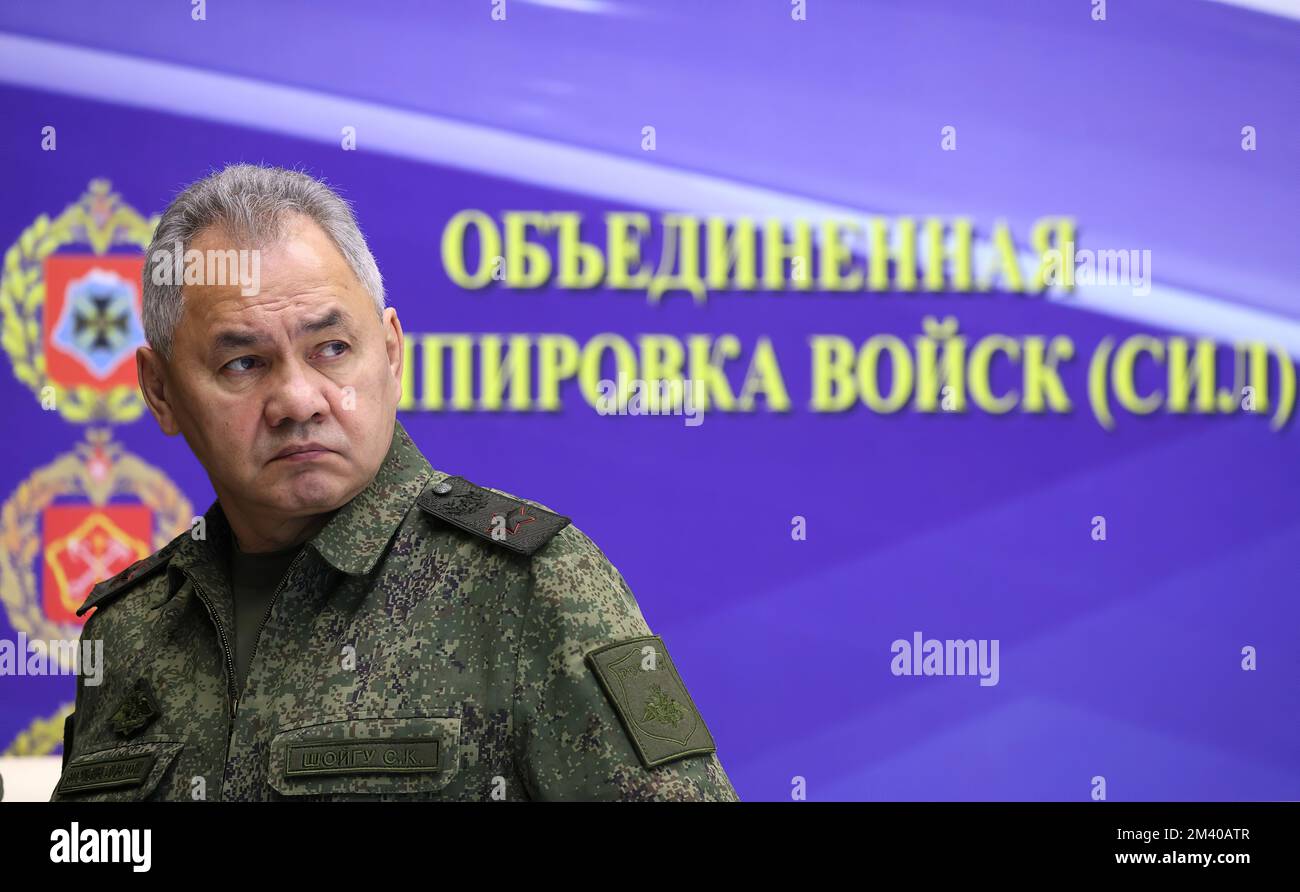 Venerdì 16 dicembre 2022 il presidente russo Vladimir Putin ha trascorso tutta la giornata lavorando allo staff congiunto di rami militari coinvolti nell'operazione militare speciale. Il capo di stato è stato informato sul lavoro del personale congiunto e sui progressi compiuti nell'operazione militare speciale, ha tenuto una riunione generale e incontri separati con i comandanti. Foto Stock