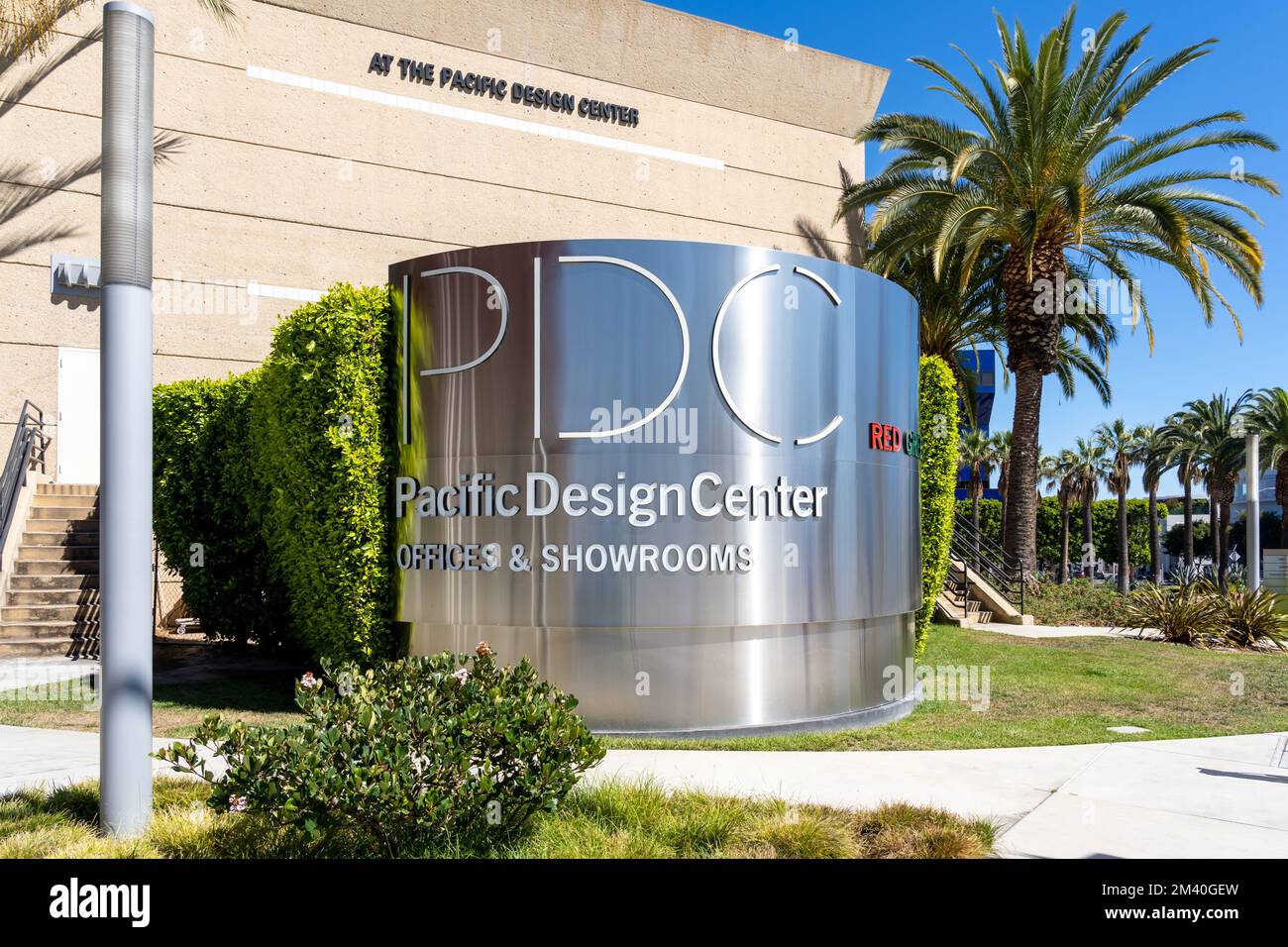 West Hollywood, California, Stati Uniti - 6 luglio 2022: L'insegna del Pacific Design Center (PDC) è mostrata a West Hollywood, California, Stati Uniti Foto Stock