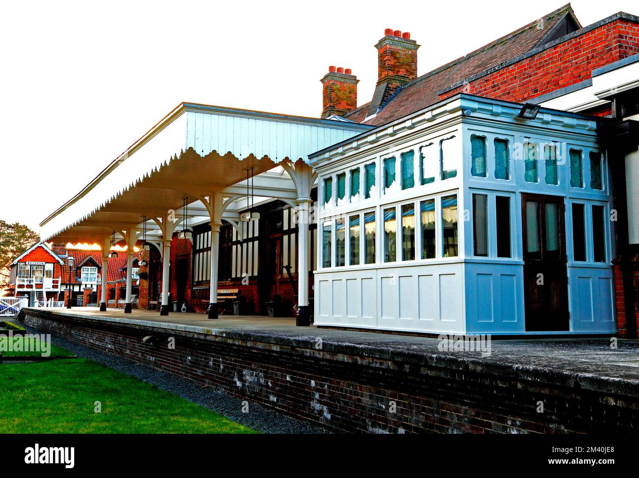 Stazione ferroviaria di Wolferton, piattaforma, Norfolk, edificio vittoriano conservato, Inghilterra, REGNO UNITO Foto Stock