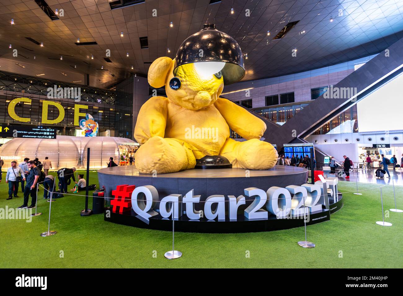 Stand promozionale per la Coppa del mondo 2022 del Qatar presentata all'aeroporto internazionale di Hamad a Doha, Qatar, il 11 dicembre 2022 Foto Stock