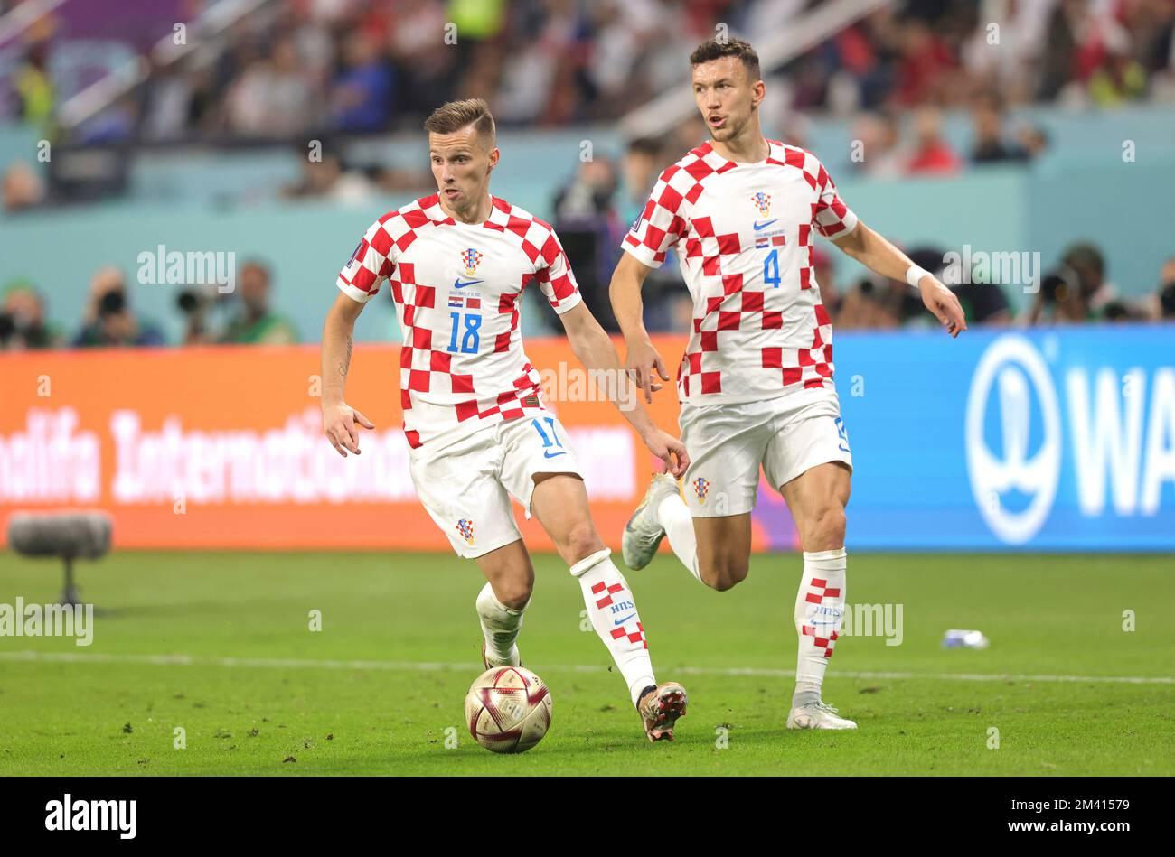 Doha, Katar. 17th Dec, 2022. Primo : 12/17/2022, calcio, COPPA DEL MONDO FIFA 2022 QATAR, Coppa del mondo 2022 Qatar, Coppa del mondo 2022 Qatar, partita per il 3rd° posto, Croazia - Marocco 2:1 Mislav Oric, Orsic, azione individuale, Ivan Periic, Perisic Credit: dpa/Alamy Live News Foto Stock