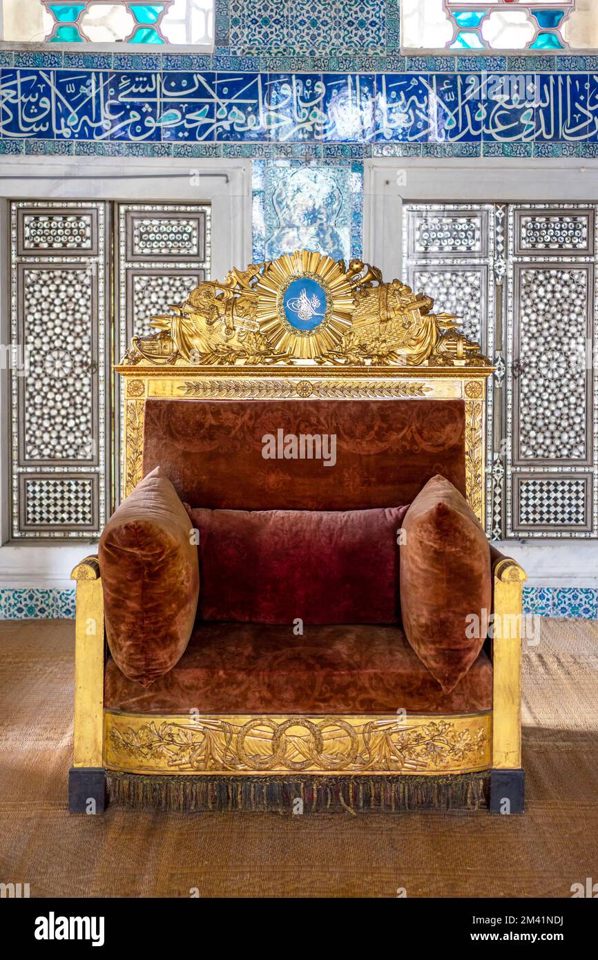 Trono dei sultani ottomani nel Palazzo di ⁣⁣Topkapi, Istanbul, Turchia. Foto Stock