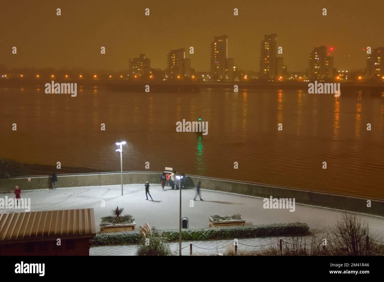 La neve sul Tamigi a Londra - 11th dicembre 2022 Foto Stock