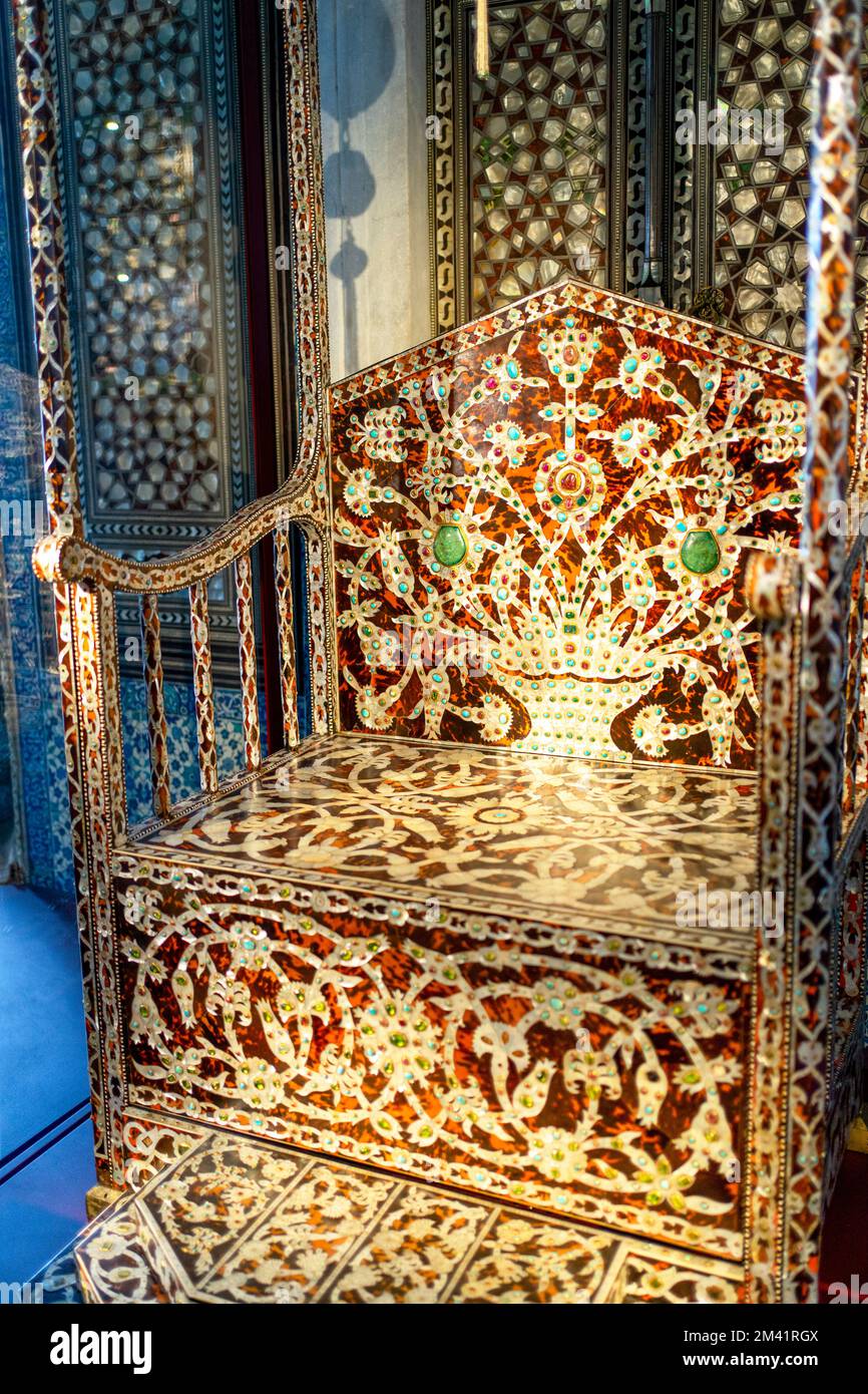 Trono dei sultani ottomani nel Palazzo di ⁣⁣Topkapi, Istanbul, Turchia. Foto Stock