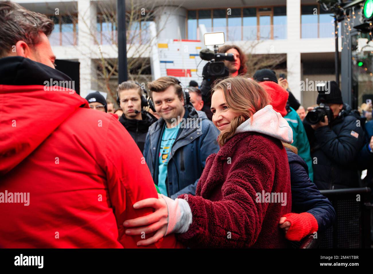 AMERSFOORT - i DJ Barend van Deelen, Sophie Hijlkema e Rob Janssen sono rinchiusi nella Glass House of 3FM Serious Request dell'attrice Angela Schijf. I DJ di NPO 3FM rendono la radio non-stop per una settimana per raccogliere fondi per beneficenza. Quest'anno quell'obiettivo è la fondazione Het Forgeten Kind. ANP LEVIN DEN BOER olanda fuori - belgio fuori Foto Stock