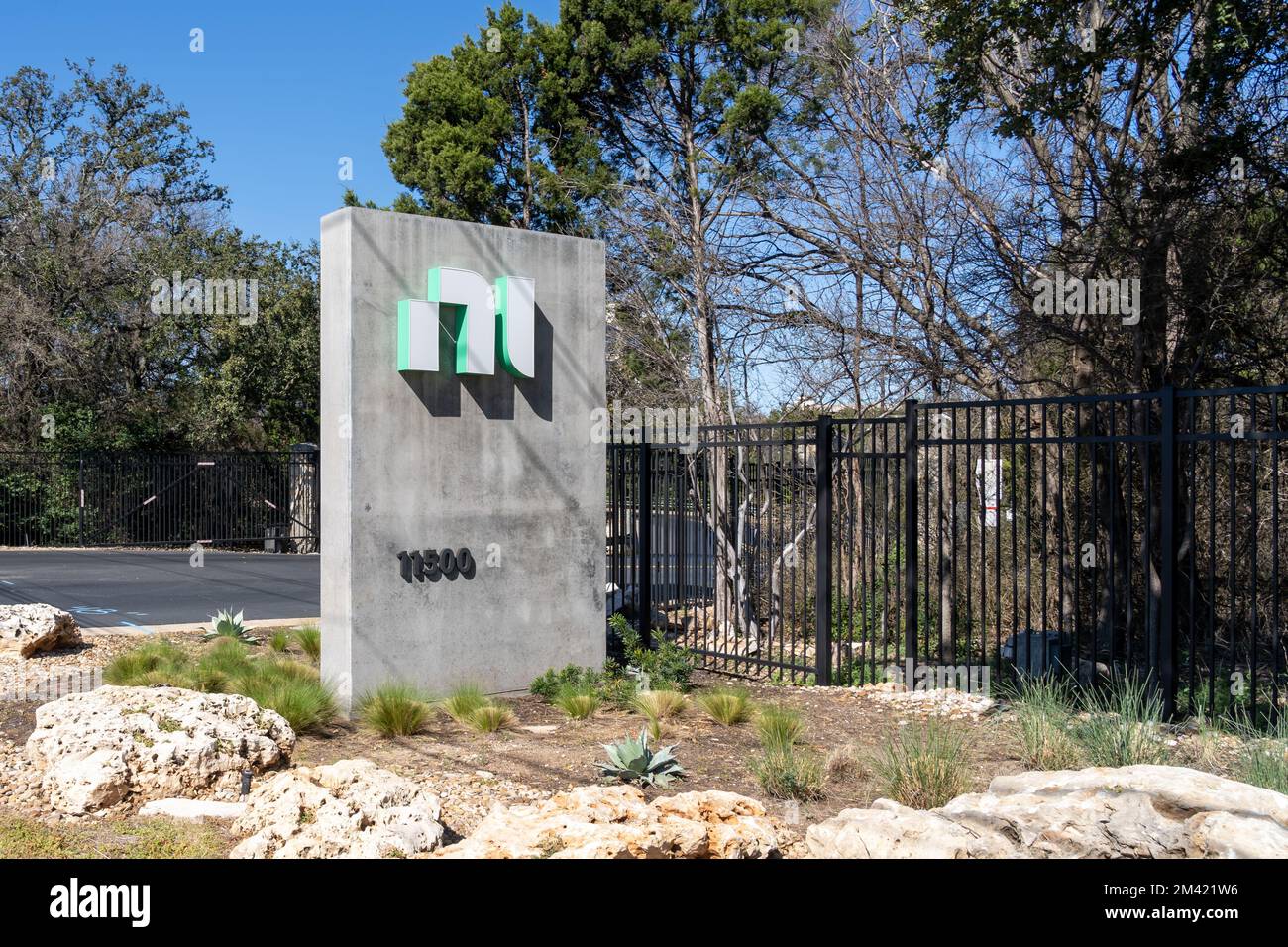 Austin, Texas, USA - 18 marzo 2022: Primo piano di NI (National Instruments) firma presso la sua sede centrale ad Austin, Texas, USA. Foto Stock
