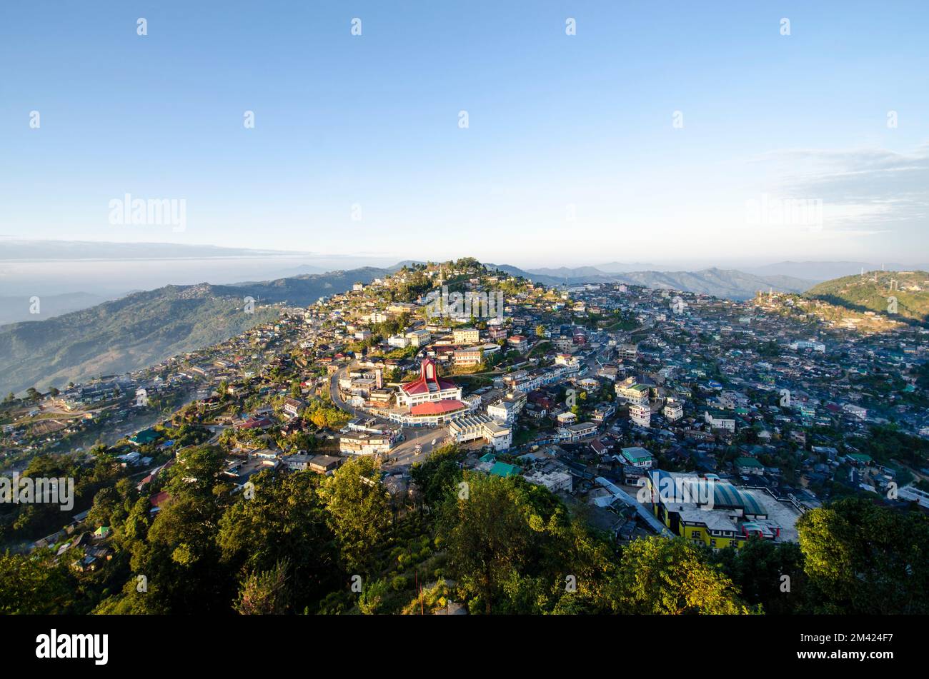 Vista su Mokokchung, una delle città più grandi di Nagaland Foto Stock