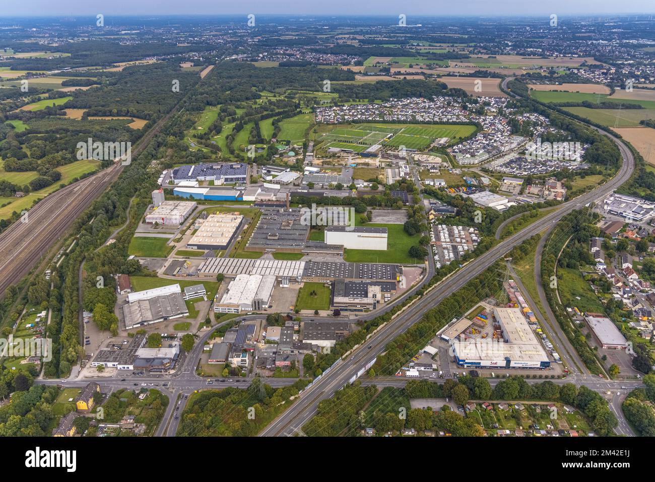 Vista aerea, area commerciale Heßlingsweg e campo di addestramento BVB Borussia Dortmund ad Adi-Preißler-Allee nel quartiere di Brackel a Dortmund, Ruhr Foto Stock