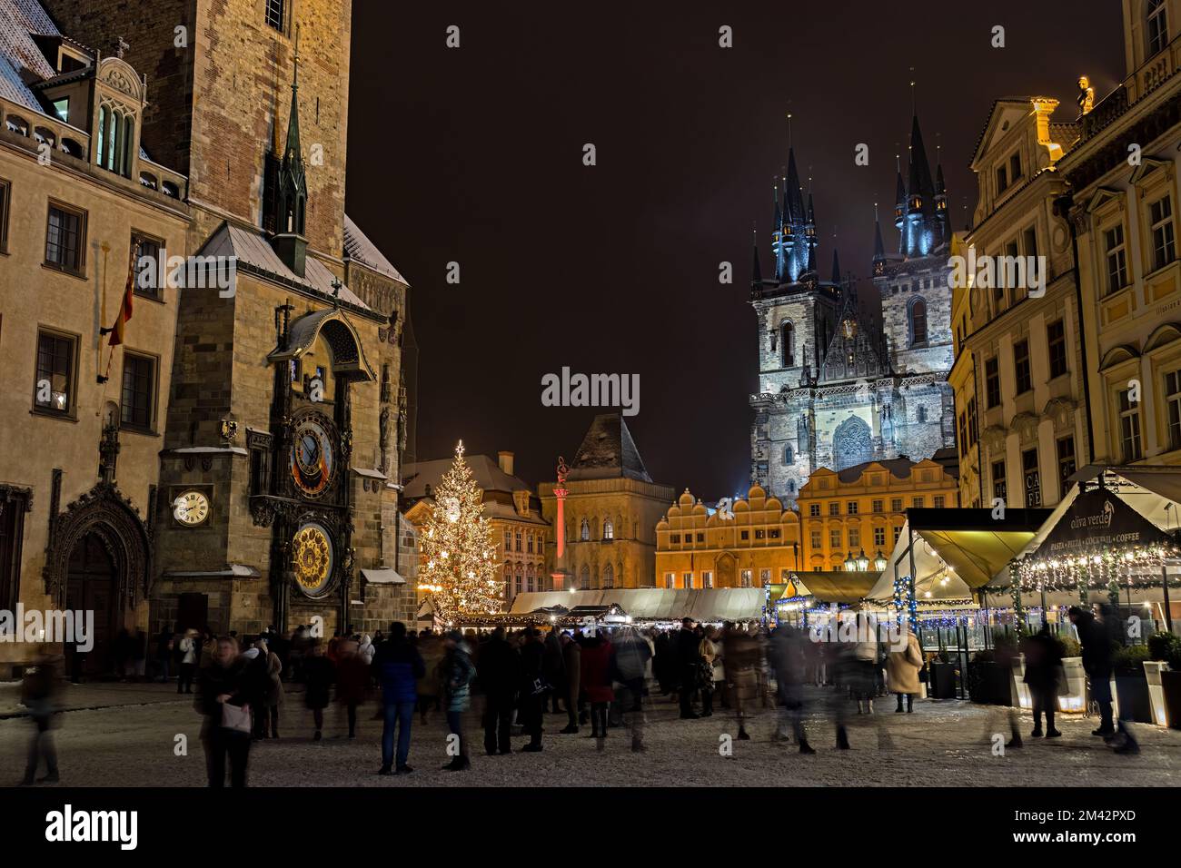 Mercatino di Natale sulla piazza della città vecchia, Praga, Repubblica Ceca Foto Stock