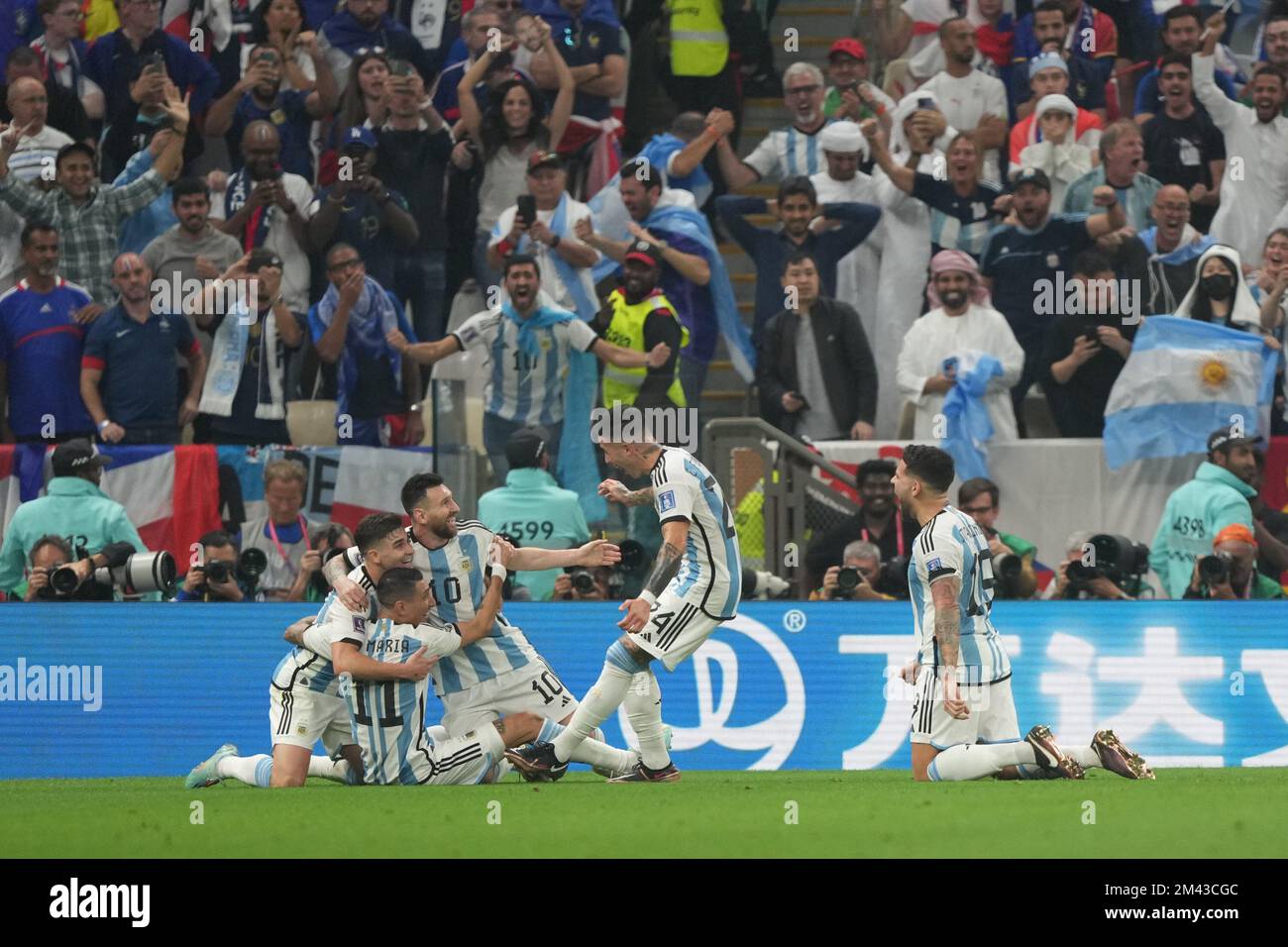 Lusail, Lusail, Qatar, Qatar. 18th Dec, 2022. LUSAIL, QATAR - 18 DICEMBRE: Il giocatore di Argentina Ãngel di MarÃ-a festeggia dopo aver segnato un gol durante la finale della Coppa del mondo FIFA Qatar 2022 tra Argentina e Francia al Lusail Stadium il 18 dicembre 2022 a Lusail, Qatar. (Credit Image: © Florencia Tan Jun/PX Imagens via ZUMA Press Wire) Foto Stock