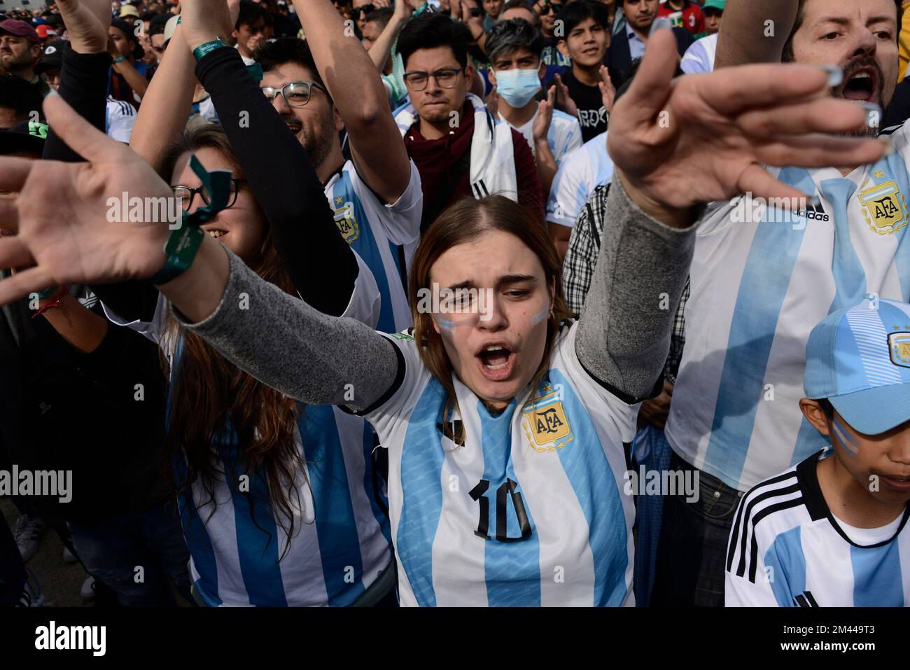 18 dicembre 2022, Città del Messico, Messico: I fan argentini festeggiano l'Argentina come nuovo campione del mondo della Coppa del mondo FIFA al Fest dei tifosi FIFA al Monument to the Revolution . Il 18 dicembre 2022 a Città del Messico. (Foto di Carlos Tischler/ Eyepix Group) Credit: Eyepix Group/Alamy Live News Foto Stock