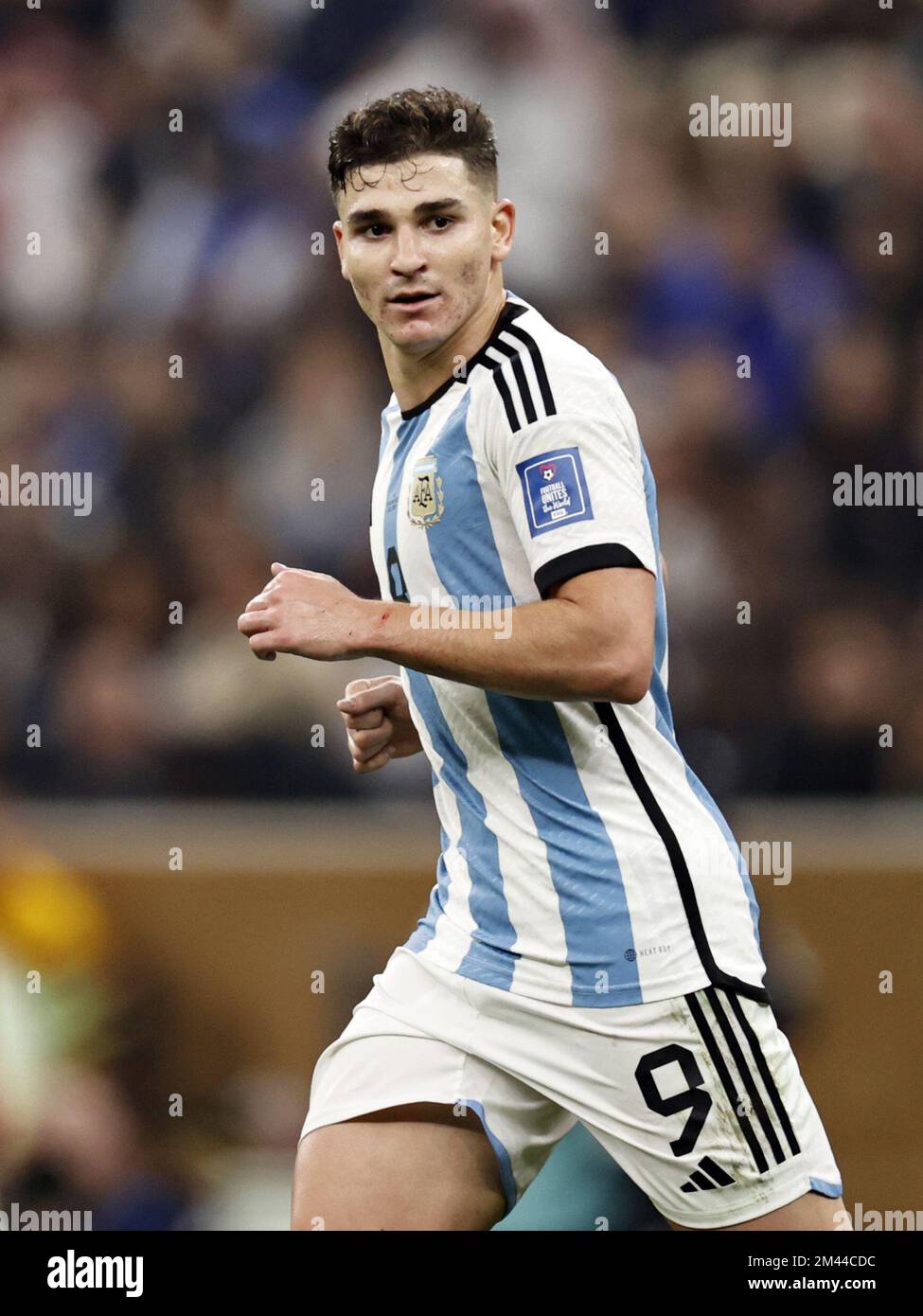AL DAAYEN - Julian Alvarez dell'Argentina durante la finale di Coppa del mondo FIFA Qatar 2022 tra Argentina e Francia al Lusail Stadium il 18 dicembre 2022 ad al Daayen, Qatar. AP | Olandese altezza | MAURICE DI PIETRA Foto Stock