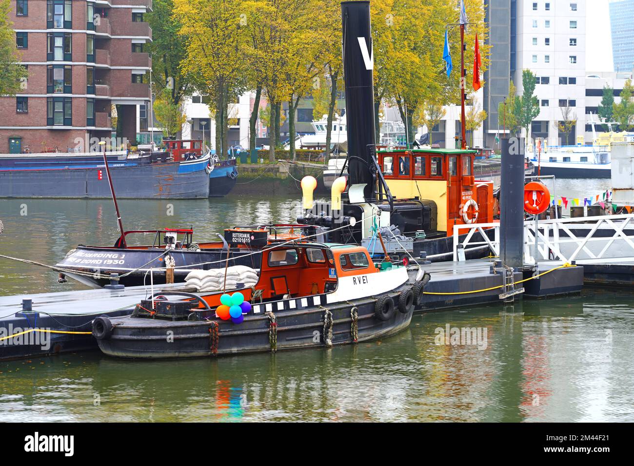 ROTTERDAM, PAESI BASSI -12 NOV 2021 - Vista del Museo Marittimo di Rotterdam (Museo Maritiem Rotterdam), un museo all'aperto di storia navale situato Foto Stock