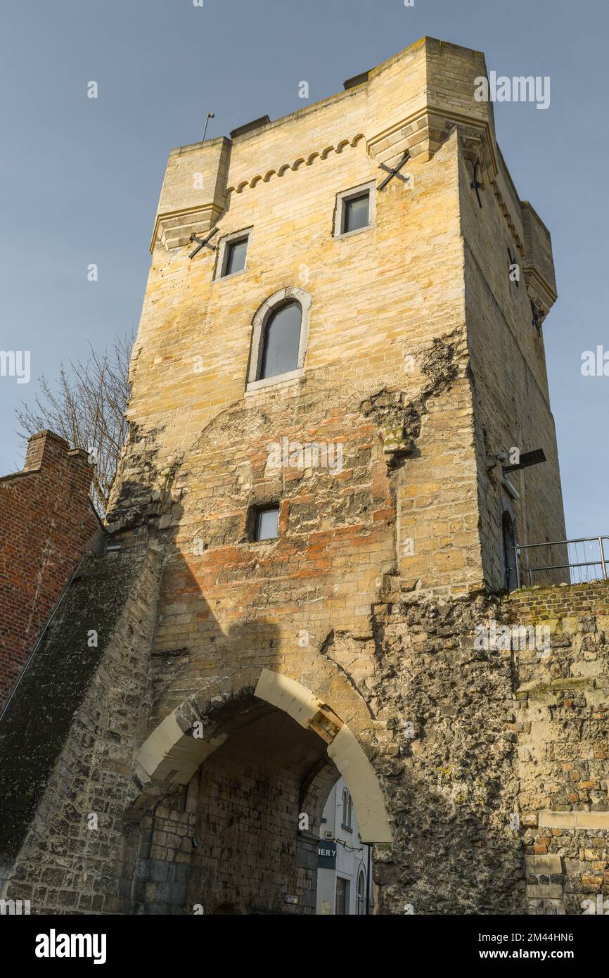 Tongeren. Limburgo - Belgio 13-02-2022. Torre delle antiche mura della città di Tongeren. Fiandre, Belgio Foto Stock