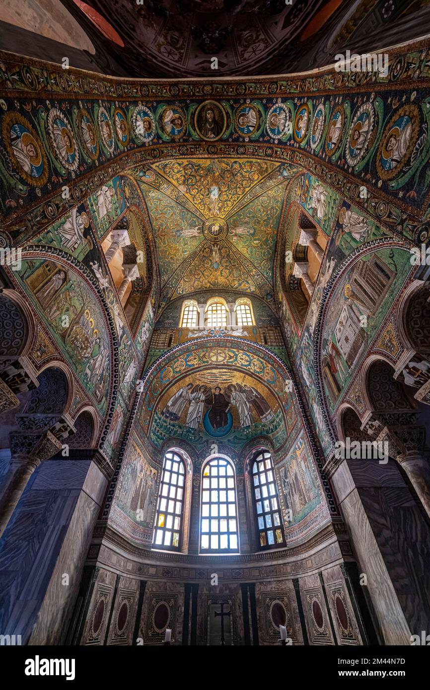 Splendidi mosaici nella Basilica di San vitale, patrimonio dell'umanità dell'UNESCO, Ravenna Foto Stock