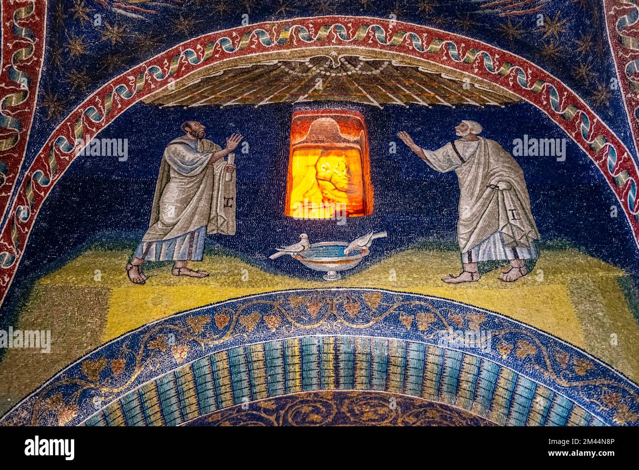 Splendidi mosaici nella Basilica di San vitale, patrimonio dell'umanità dell'UNESCO, Ravenna Foto Stock