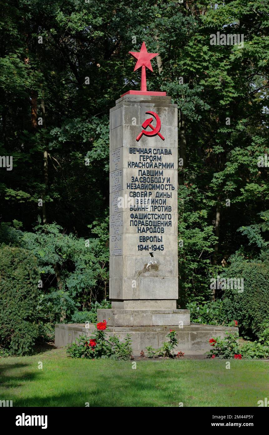 Monumento commemorativo sovietico a Kleinmachnow, distretto di Potsdam-Mittelmark, stato di Brandeburgo, Germania Foto Stock