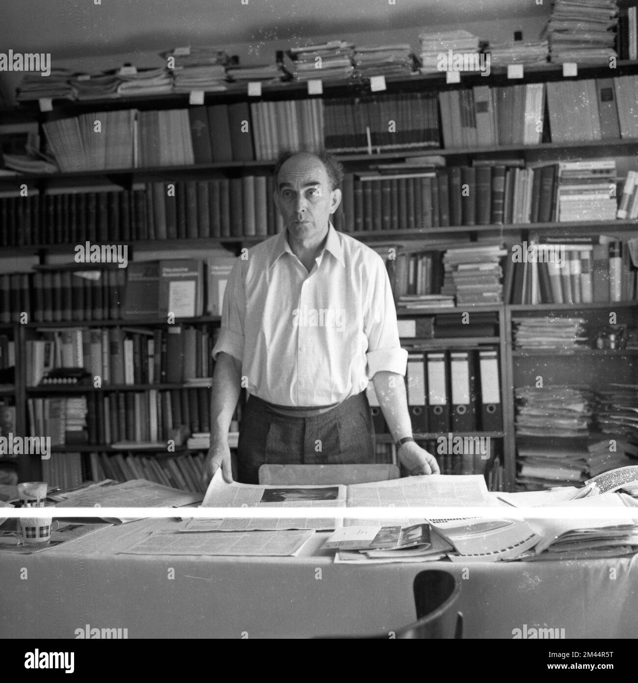 Conferenze del partito comunista di recente fondazione (DKP) nel 1968-1970. Kurt Bachmann nella sua casa privata, Germania Foto Stock