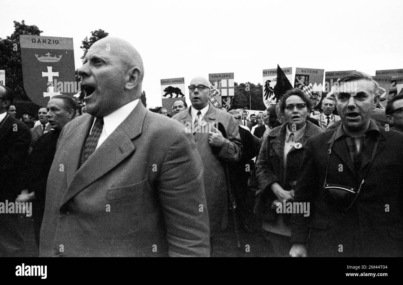 Il secondo incontro del Cancelliere federale Willy Brandt con il deputato della RDT Willi Stoph il 21 maggio 1971 a Kassel è stato accompagnato da un gran numero di Foto Stock