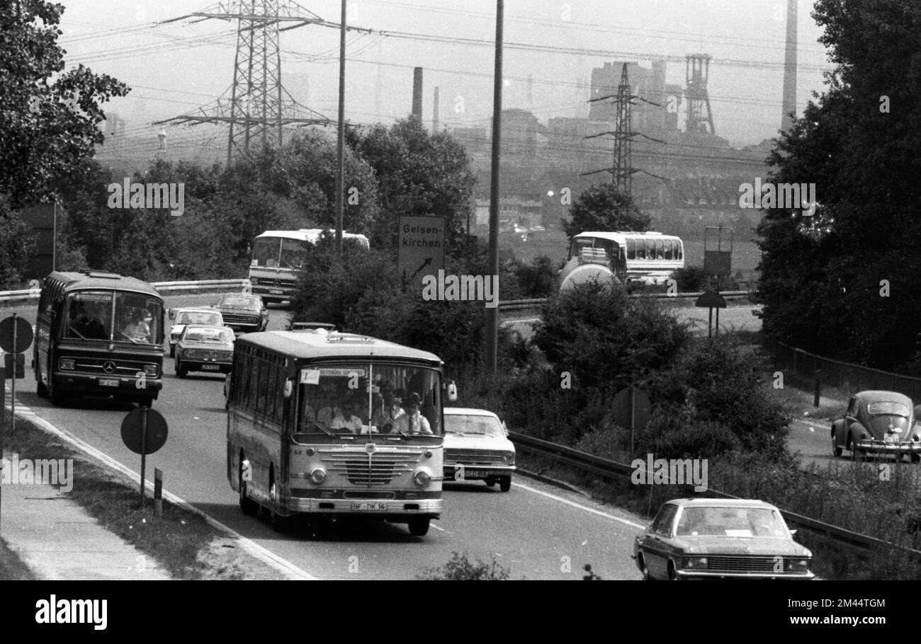 Traffico sulla Ruhrschnellweg (B1) nel 19 67, Germania Foto Stock