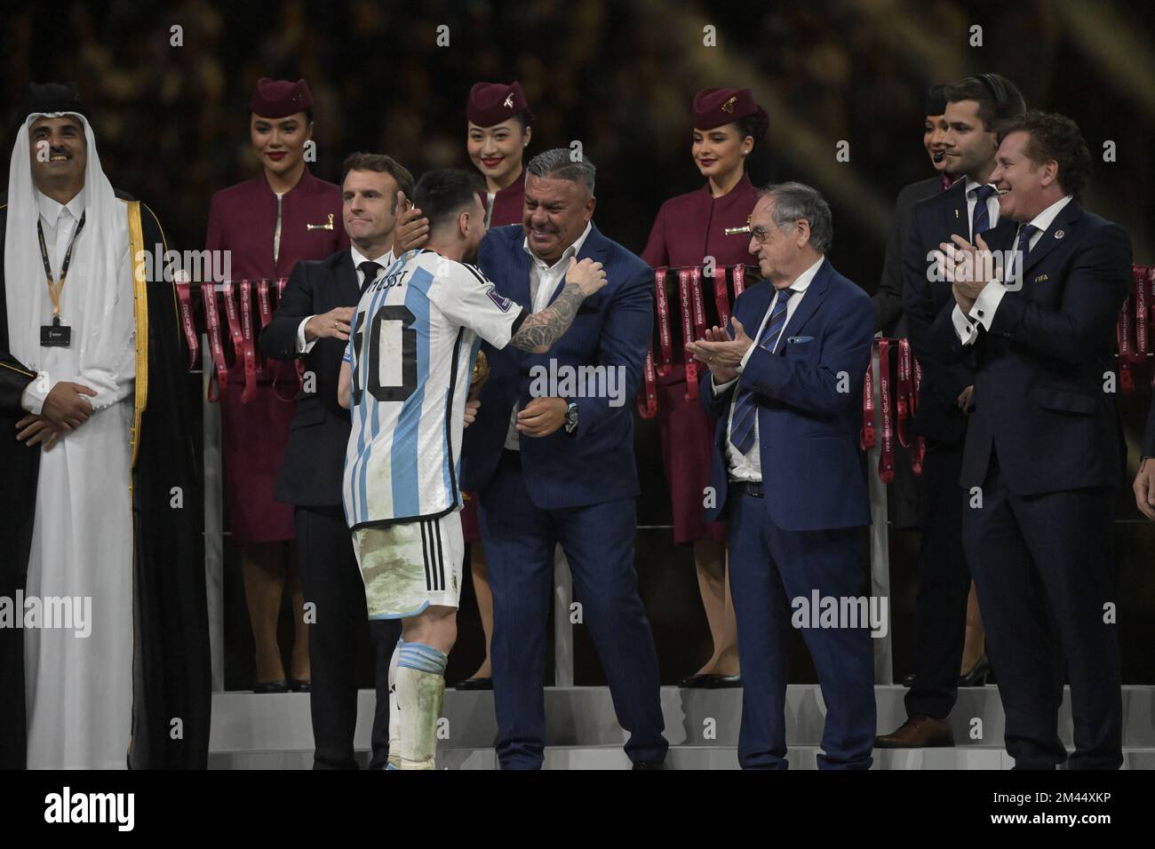 Argentina / Francia, Coppa del mondo FIFA 2022, finale, Calcio, Lusail Stadium, Qatar 18 dicembre 2022 Lionel messi dell'Argentina con trofeo di Coppa del mondo Foto Stock