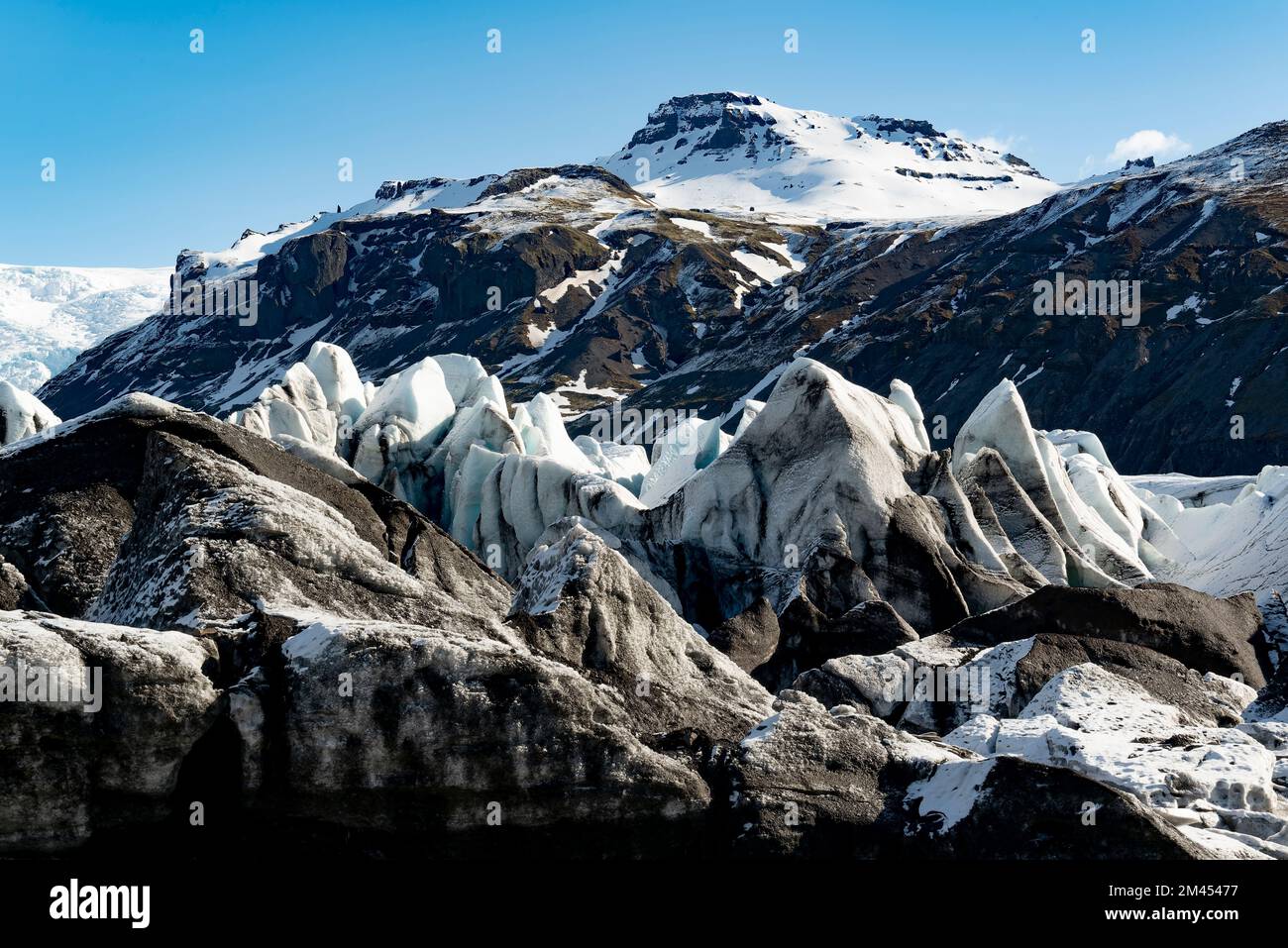 Primo piano delle masse di ghiaccio della lingua del ghiacciaio Svinafellsjökull, Skaftafell, Parco Nazionale Vatnajökull, Islanda Foto Stock