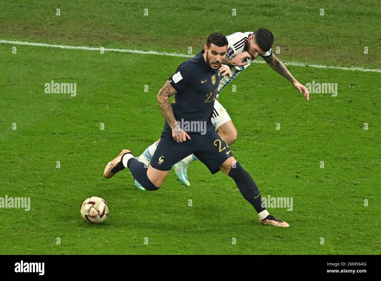 Theo Hernandez di Francia durante la partita Argentina contro Francia finale della Coppa del mondo FIFA Qatar 2022 al Lusail Stadium a Doha, Qatar, il 18 dicembre 2022. Foto di Laurent Zabulon/ABACAPRESS.COM Foto Stock